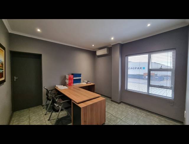 700M² WAREHOUSE FOR SALE IN JET PARK